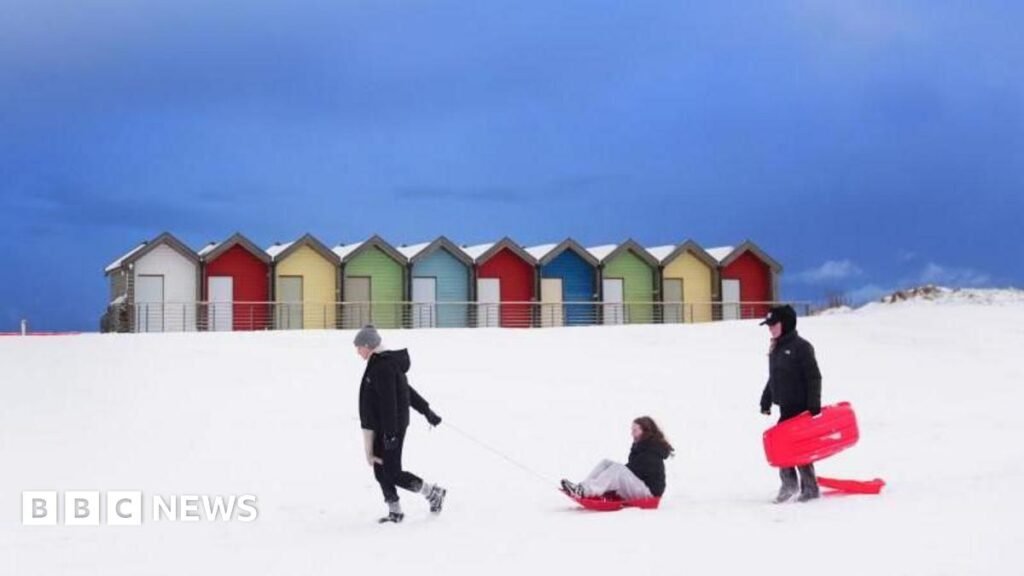 ब्रिटेन में ‘सफेद आफत’ का कहर: आखिर क्यों सैकड़ों स्कूलों पर अचानक लटक गए ताले?