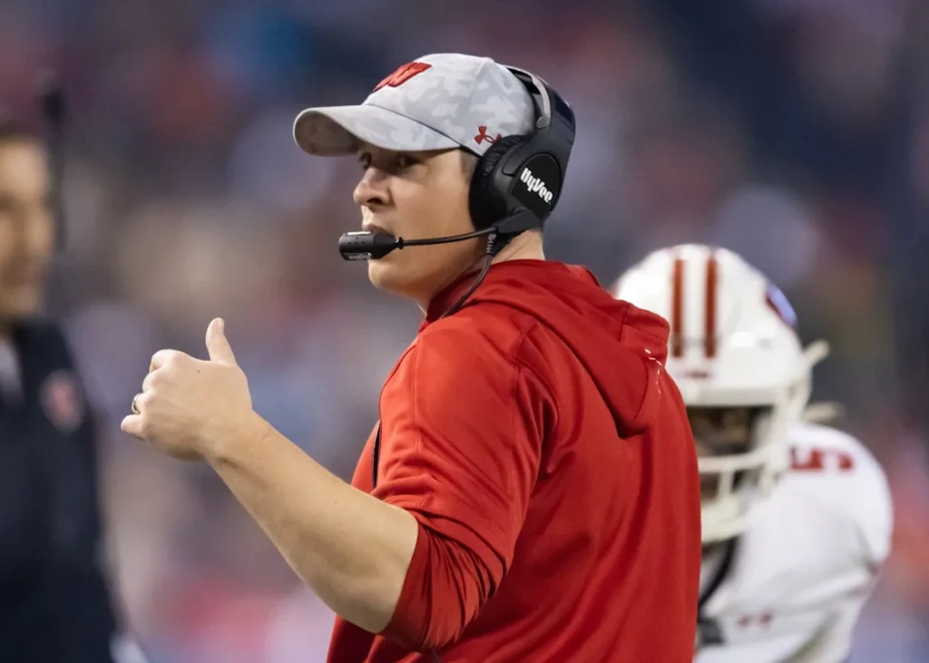 Broncos ko lag sakta hai bada jhatka, Bills chura sakte hain unka rising defensive coach