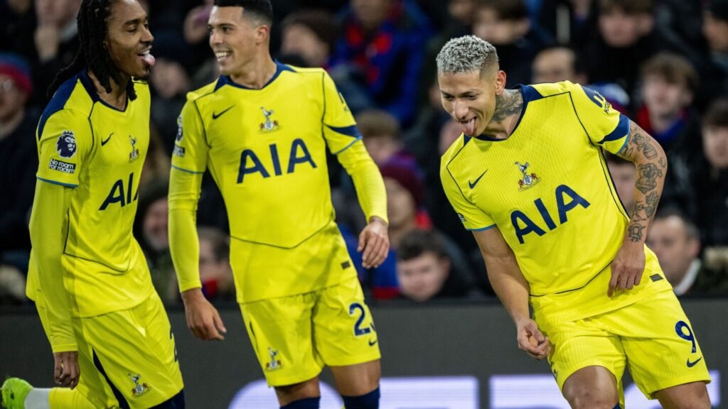 Brentford vs Tottenham: कांटे की टक्कर! आखिर कौन मारेगा बाजी? देखिये LIVE स्कोर और हर रोमांचक मोड़