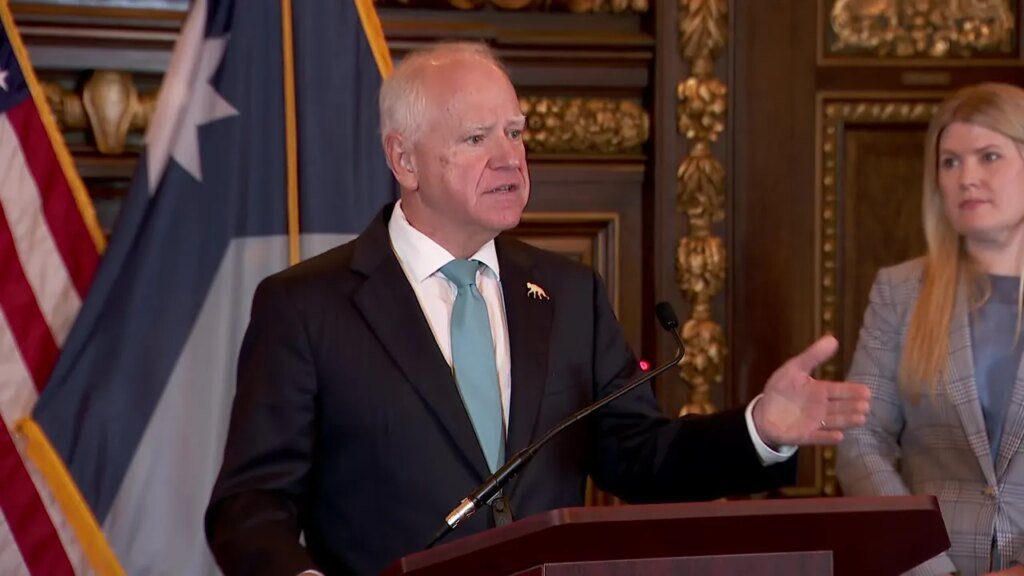 क्या 2026 की रेस से बाहर होने वाले हैं गवर्नर वाल्ज? सामने आई हैरान करने वाली रिपोर्ट!